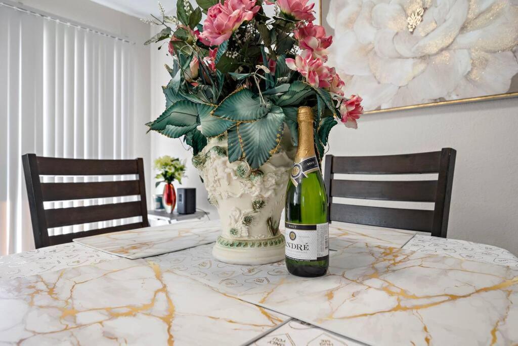 יוסטון Cozy, Dedicated Workspace, Fast Wi-Fi Apartment מראה חיצוני תמונה